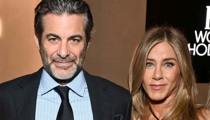 Jennifer Aniston gets romantic with Jim Curtis as they share surprise stage kiss