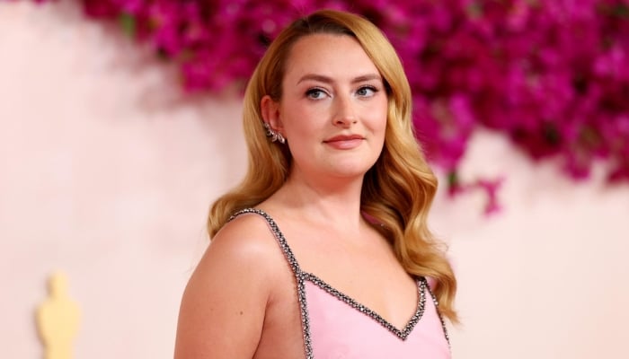 Amelia Dimoldenberg breaks hearts as she ends ‘Chicken Shop Date’ after 12-year run