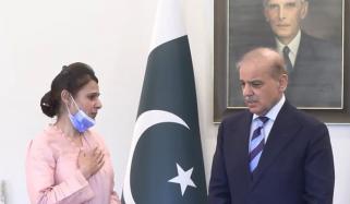 وزیراعظم سے پمز اسپتال کی نرس رضیہ نورین کی ملاقات