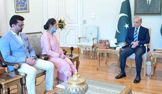 وزیراعظم سے پمز اسپتال کی نرس رضیہ نورین کی ملاقات