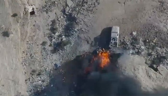 یمن میں حوثیوں اور یمنی فوج کے درمیان جھڑپوں کا ایک منظر(تصویر سوشل میڈیا)۔