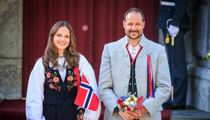 King Haakon undertakes first royal duty with Crown Princess Ingrid after taking oath
