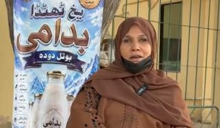 اداکارہ مسکان ملک سڑک کنارے دودھ کی ٹھنڈی بوتلیں فروخت کرنے پر مجبور