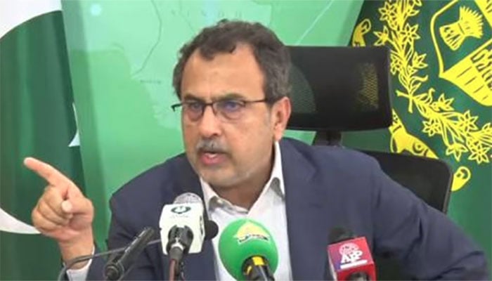 وفاقی وزیرِ توانائی اویس لغاری—فائل فوٹو