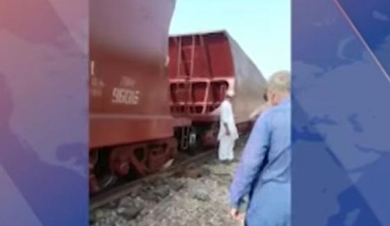 حیدرآباد: مال گاڑی کی 6 بوگیاں پٹری سے اتر گئیں، 1 شخص جاں بحق، اپ ٹریک بند