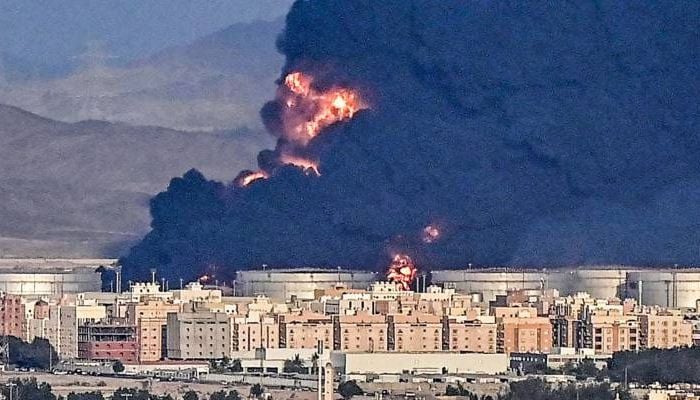 Houthi drone and missile attack hits Saudi Aramco Jizan oil facility