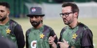 تیسرے ٹیسٹ میں پاکستان کی فائنل الیون کیا ہو گی؟ مائیک ہیسن کا مختلف آپشنز پر غور