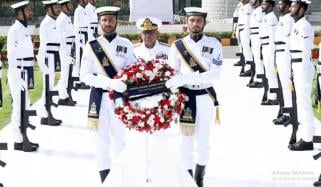 پاک بحریہ کے جانبازوں کی یاد میں یوم بحریہ کی تقریب، نیول چیف کی شہدا کے اہل خانہ سے ملاقات