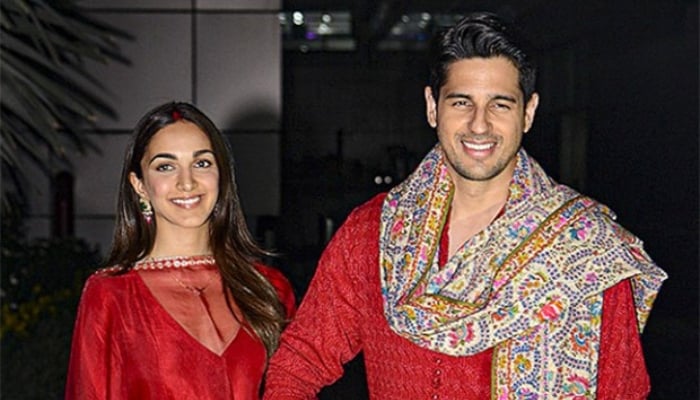 Kiara Advani, Sidharth Malhotra turn back the clock with vintage AI look