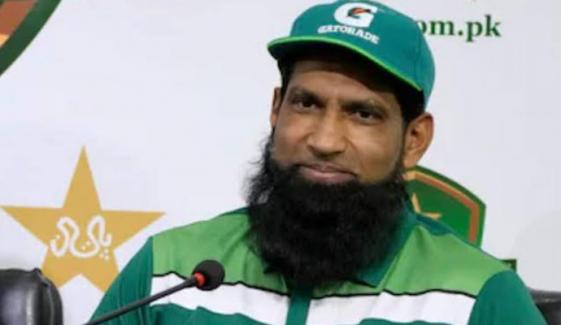 پاکستانی بیٹرز بیٹنگ سیکھ لیں، اس سے پہلے کہ دیر ہوجائے، ٹیم کی خراب بیٹنگ پر محمد یوسف برہم