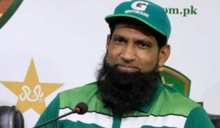پاکستانی بیٹرز بیٹنگ سیکھ لیں، اس سے پہلے کہ دیر ہوجائے، ٹیم کی خراب بیٹنگ پر محمد یوسف برہم 