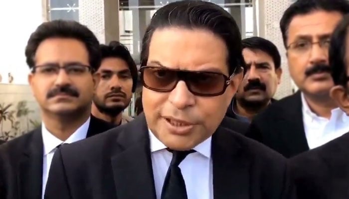 پاکستان تحریک انصاف (پی ٹی آئی) کے رہنما سلمان اکرم راجہ—فائل فوٹو