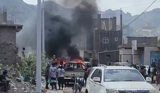 یمنی وزیرِ دفاع کے قافلے پر حملہ، یرغمال بنا لیا گیا