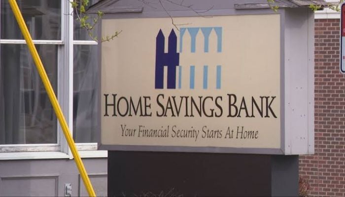Former bank manager pleads guilty to $335,000 fraud scheme using forged withdrawal slips