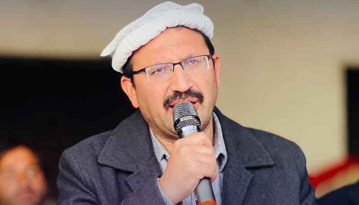 بات اُن سے کی جاتی ہے جن کے پاس اختیار ہوتا ہے: جنید اکبر