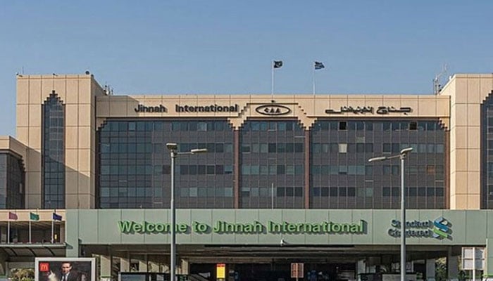 کراچی، عمرہ زائرین کے لیے ویکسی نیشن کارڈ کی ڈیڈ لائن مؤخر کرنے کی سفارش