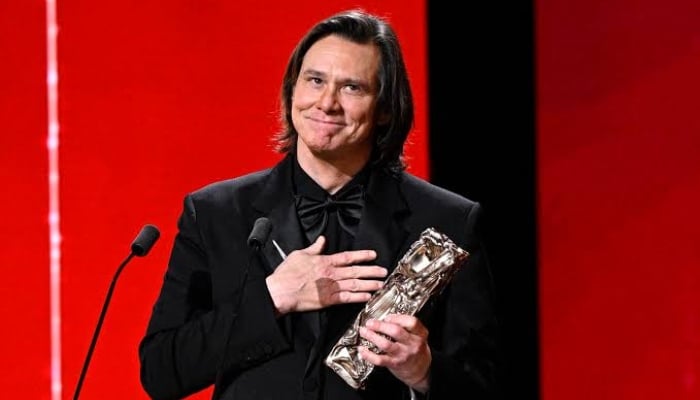 Jim Carrey returns to spotlight with hilarious move months after clone controversy