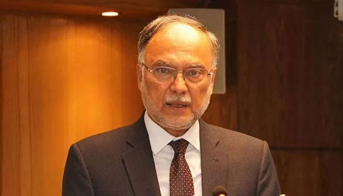 وفاقی وزیرِ منصوبہ بندی احسن اقبال—فائل فوٹو