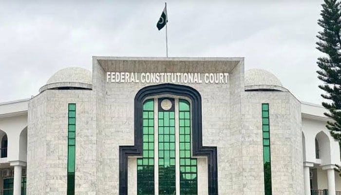 قیدیوں کی نجی اسپتال میں علاج کی سہولت، بانی پی ٹی آئی کیس کا ریکارڈ طلب