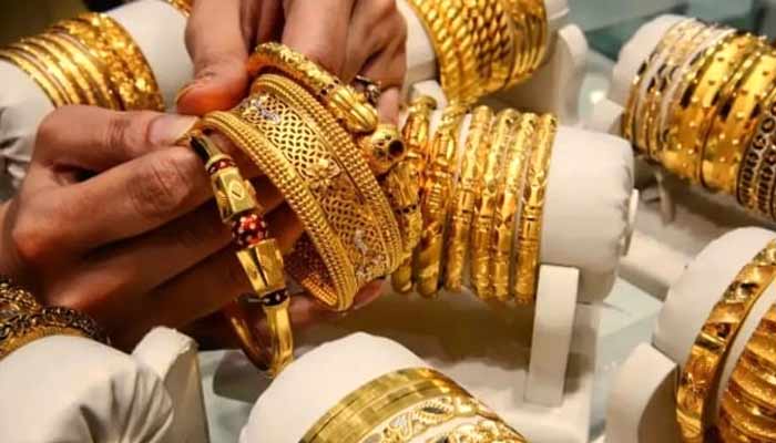 ایک تولہ سونے کی قیمت 3800 روپے کم ہوگئی