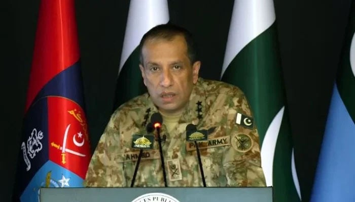 ڈی جی آئی ایس پی آر لیفٹیننٹ جنرل احمد شریف چودھری (اسکرین گریب یوٹیوب/جیو نیوز)۔