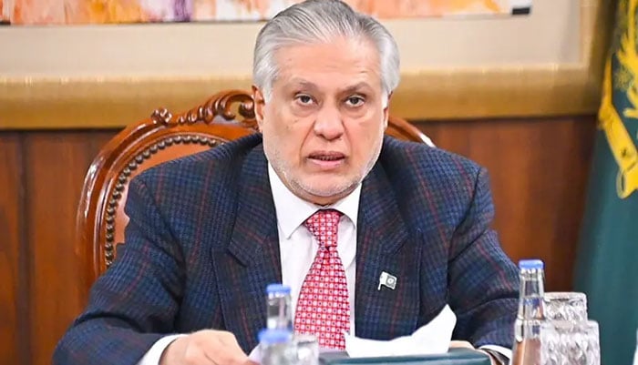 اسحاق ڈار کا فیول اسکیم کا جائزہ، ایس ایم ایس کے ذریعے فیول ٹوکنز کے استعمال کی منظوری