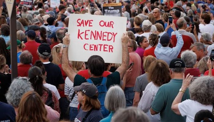 Protesters form human chain at Kennedy Center over demolition concerns