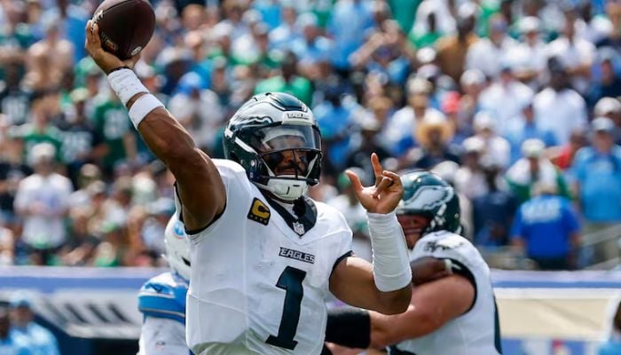 Jalen Hurts leads Eagles to thrilling 24-20 comeback victory over Titans