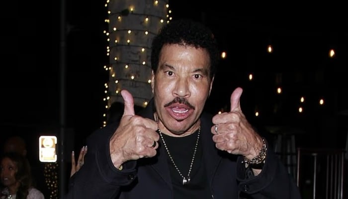 Lionel Richie reassures fans with first appearance since hospitalization