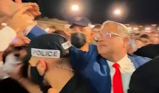 اسرائیلی وزیر بن گویر نے کتابچے بانٹے
