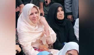لاہور: علیمہ خان کے بعد بانئ پی ٹی آئی کی بہنوں نورین نیازی اور عظمیٰ خان کو بھی حراست میں لے لیا گیا