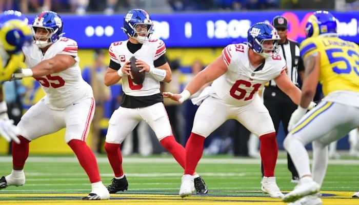 New York Giants star Quarterback leaves game after devastating hit