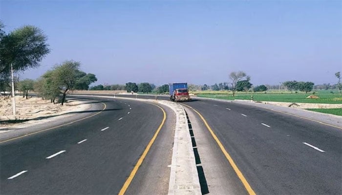 موٹروے ایم ون کی بندش،اشیائے خور و نوش کی ترسیل متاثر ہونے کا خدشہ