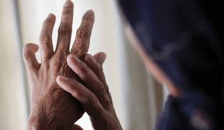 لیاقت آباد میں تیزاب گردی کی شکار خاتون کا شوہر سے متعلق انکشاف