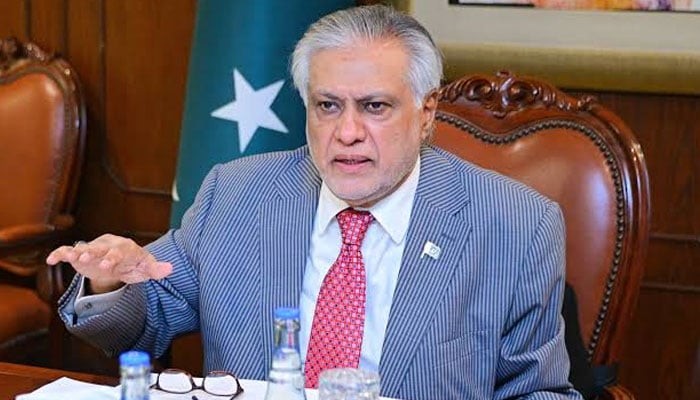 اسحاق ڈار---فائل فوٹو