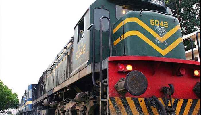 پاکستان ریلوے نے ٹرین کے ذریعے ڈیزل کی ترسیل کا آغاز کردیا