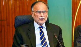 بانی پی ٹی آئی سیاسی قیدی نہیں عدالت سے سزا یافتہ ہیں، احسن اقبال