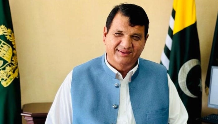 خیبر پختونخوا حکومت دہشت گردی کے خاتمے کیلئے سنجیدہ نہیں: امیر مقام