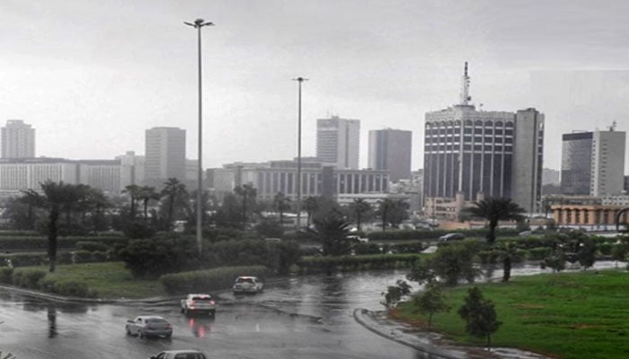 مکہ مکرمہ میں بارش، کئی علاقوں میں سڑکیں زیر آب آگئیں