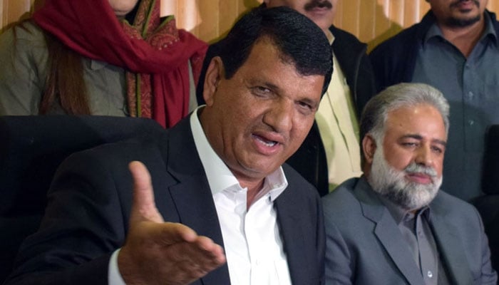 وفاقی وزیر امیر مقام—فائل فوٹو