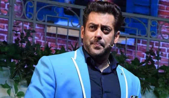 سلمان خان نے بگ باس 20 میں شرٹ اتارنے کی وجہ بتا دی سلمان خان نے بگ باس 20 میں شرٹ اتارنے کی وجہ بتا دی