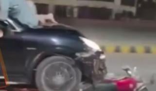 راولپنڈی میں گاڑیوں کی ریس کے دوران خوفناک واقعہ، ویڈیو وائرل سامنے آگئی