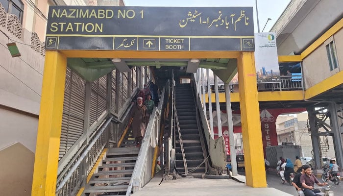 گرین لائن! برقی زینے، لفٹس خراب، سامان چوری، حکام تبدیل کررہے ہیں نہ مرمت