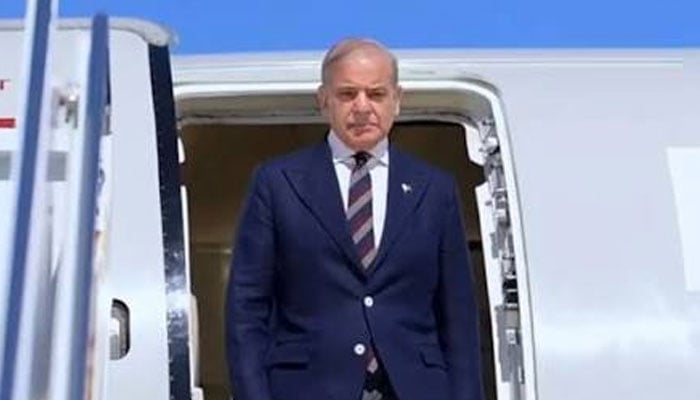 وزیرِ اعظم 13 روزہ دورہ امریکا اور برطانیہ کے بعد وطن واپس پہنچ گئے