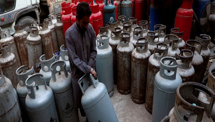 اکتوبر کیلئے گھریلو سلینڈر 244 روپے 14 پیسے مہنگا ہوگیا