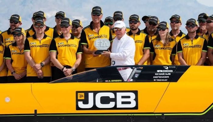 Supersonic driver Andy Green shatters world hydrogen land speed record