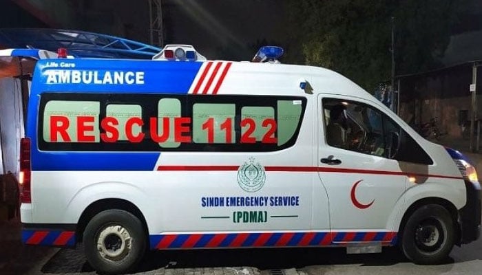 کراچی، بی آر ٹی منصوبے میں شامل پل کا اسٹرکچر گر گیا، ایک شخص جاں بحق