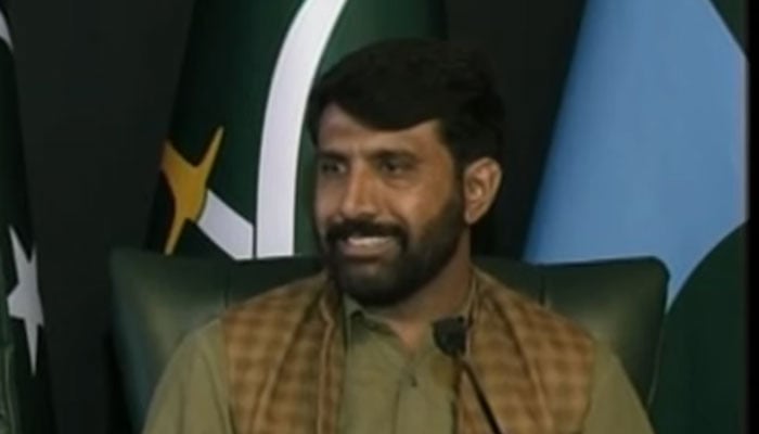 حیرت ہوئی اپنے گھر میں ہوں تو مجھے کیسے بھارتی فوج نے شہید کردیا: ایس ایس جی حوالدار محمد آصف