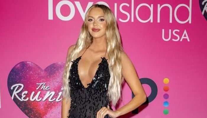 Love Island star exposes 6 NFL teammates shooting their shot in her DMs