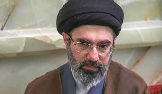 دنیاوی شیطانوں سے مقابلے کیلئے نماز طاقت کا مستقل ذریعہ ہے: مجتبی خامنہ ای